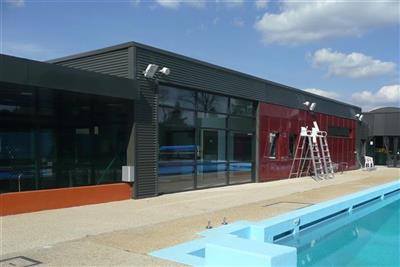 Piscine intercommunale à Réguiny. Pontivy communauté , Aluminium laqué Noir Volcan.Jean Yves PHILIPPE et cabinet ARCOS Architectes 