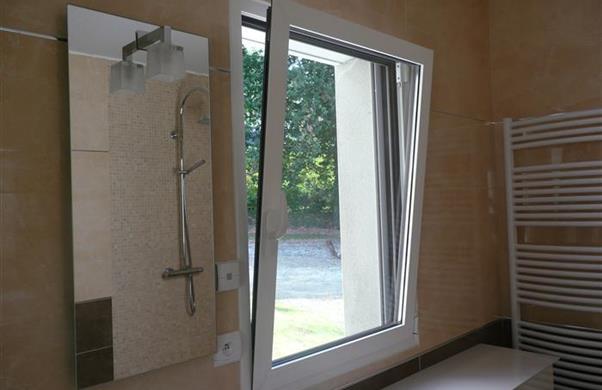 Salle de bain, Aluminium laqué bicolor Gris Antique, Blanc Ral 9010 B - MGP ALU