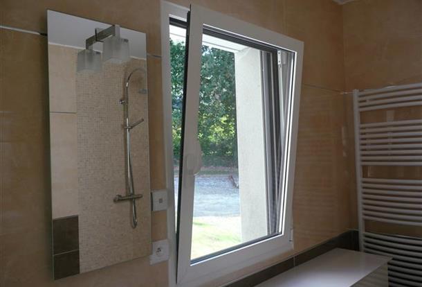 Salle de bain, Aluminium laqué bicolor Gris Antique, Blanc Ral 9010 B - MGP ALU