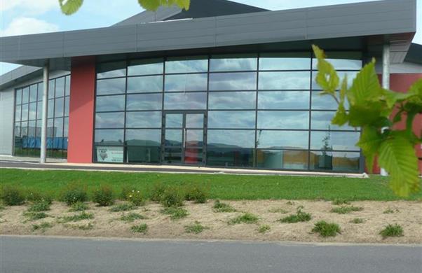 Magasin D'exposition de menuiserie à Pontivy.Aluminium laqué Noir B.azalt - MGP ALU
